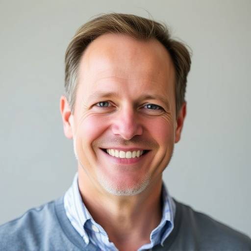 Foto van Pieter Janssens, senior coach bij InterviewSucces, met een vriendelijke glimlach